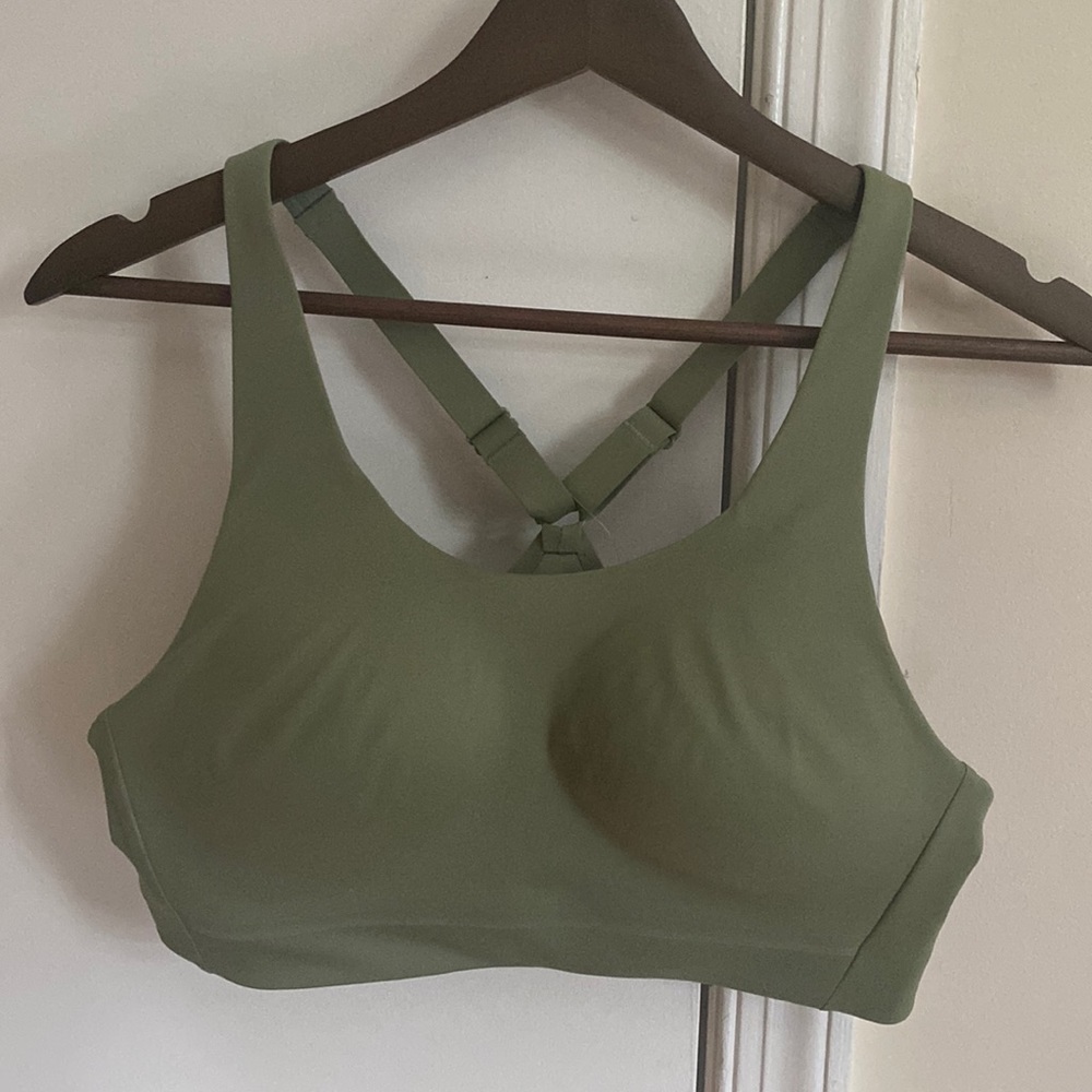 Athleta sports bra size 36B NWT